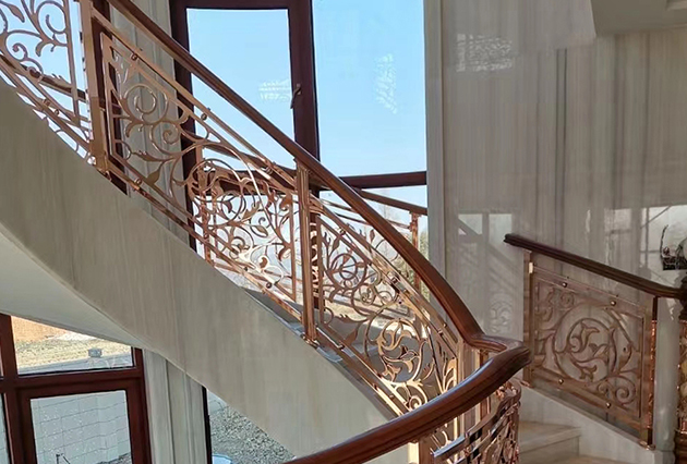 欣賞一下梯寶廠(chǎng)家安裝的各風(fēng)格銅樓梯扶手案例 欣賞一下梯寶廠(chǎng)家安裝的各風(fēng)格銅樓梯扶手案例