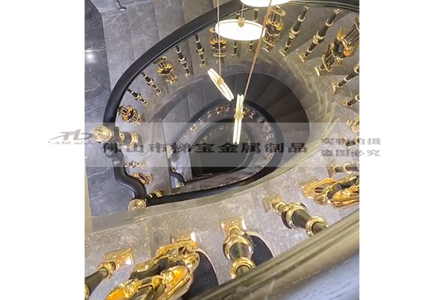 客戶定制的銅樓梯扶手有哪些優(yōu)勢呢?